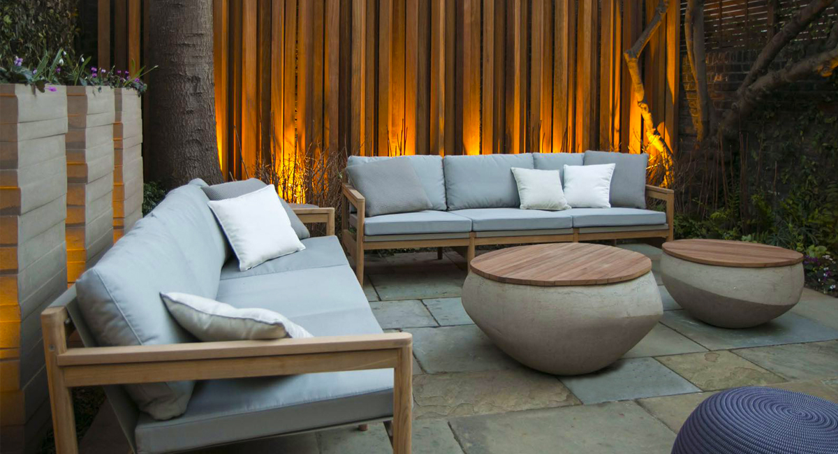 South Kensington,cedar post, light, yorkstone paving, bespoke fence,fire pots